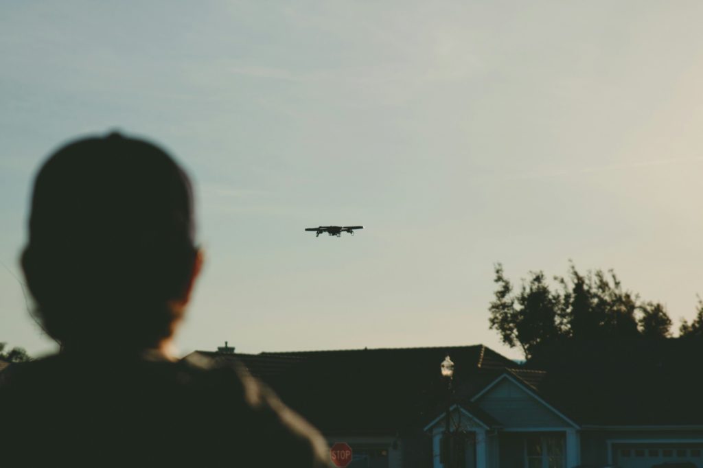 Pilotage d'un drone dans un jardin