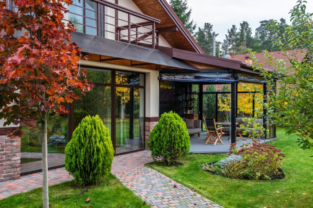 Maison de campagne avec jardin boisé